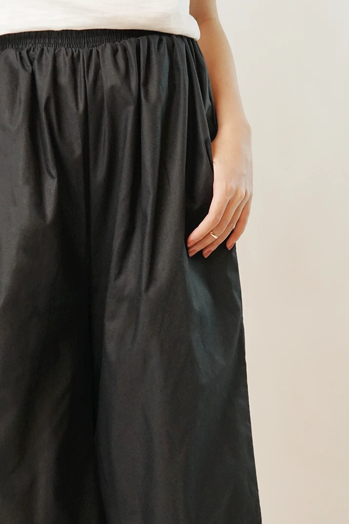 Raven Culottes Capri