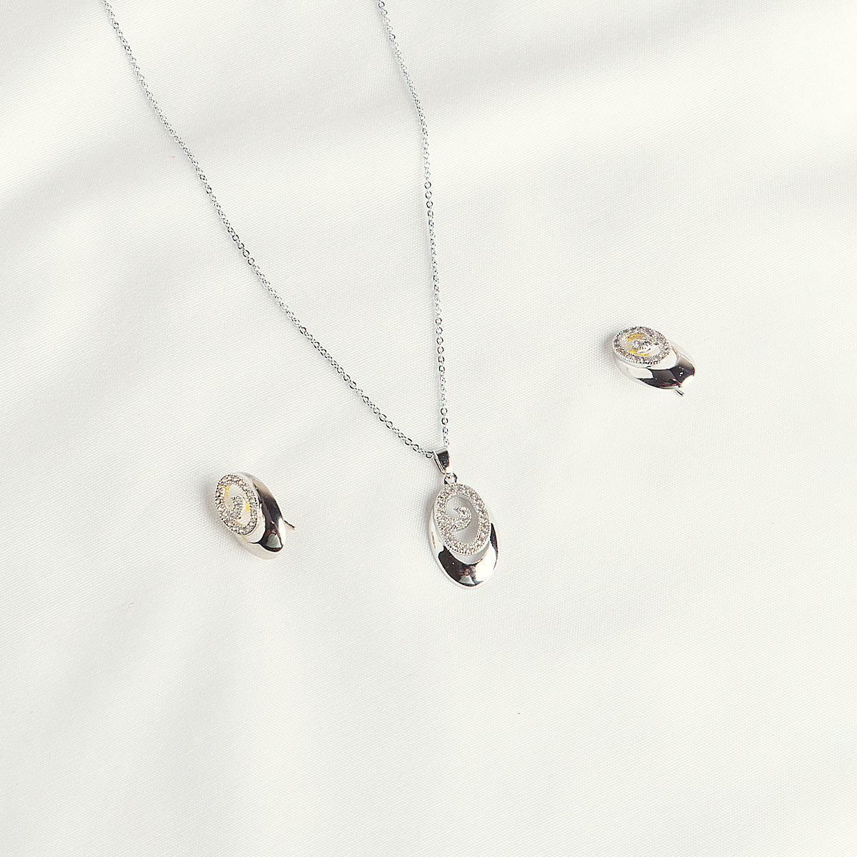 ALLURE LOCKET & EARRINGS SET