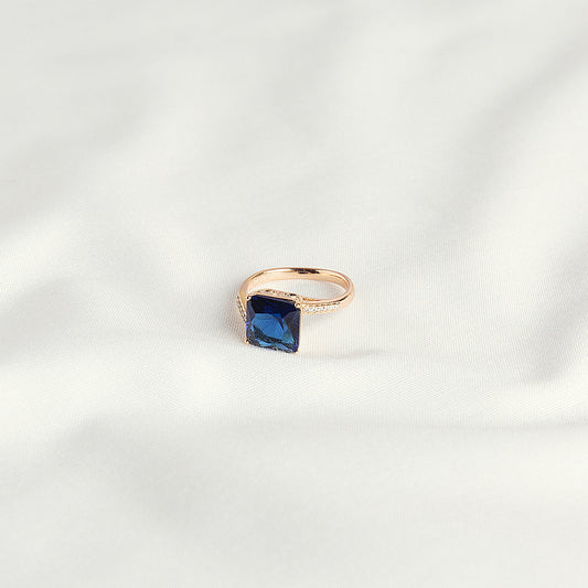 AMPLE SAPPHIRE RING